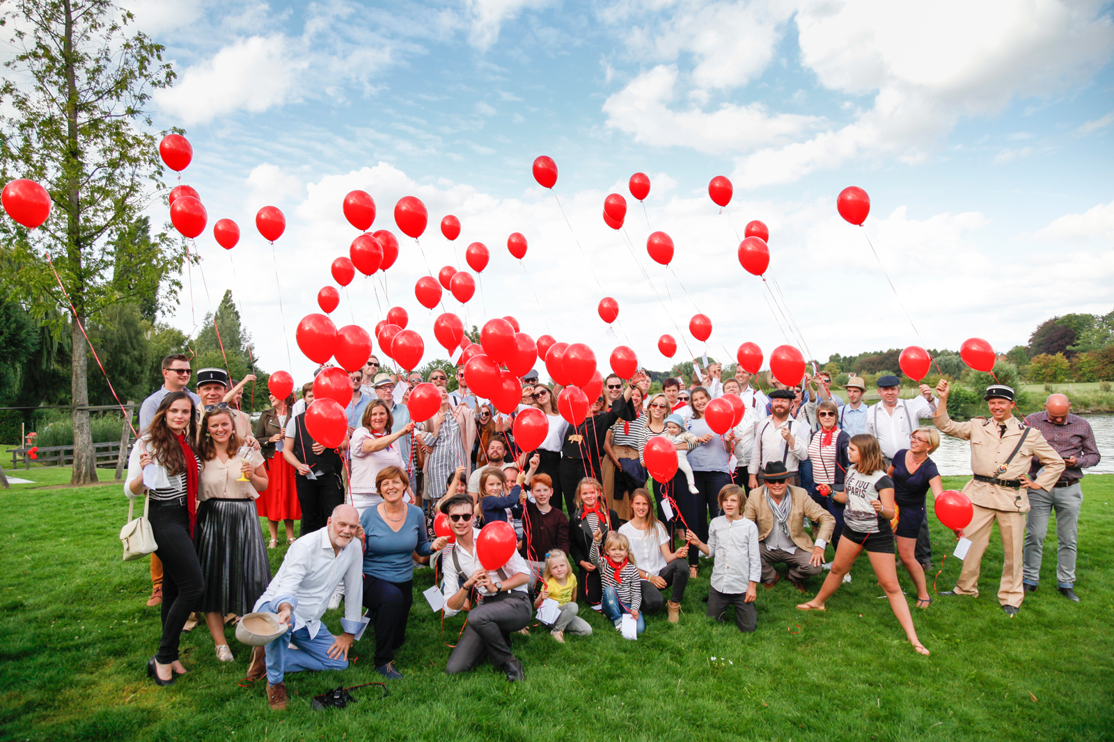 De rode ballonnen als jaarijkse afsluiter van het zomerevent van het Communicatiehuis